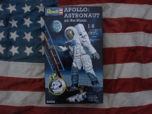 images/productimages/small/Apollo Astronaut on the moon Revell 1;8 nw.voor.jpg
